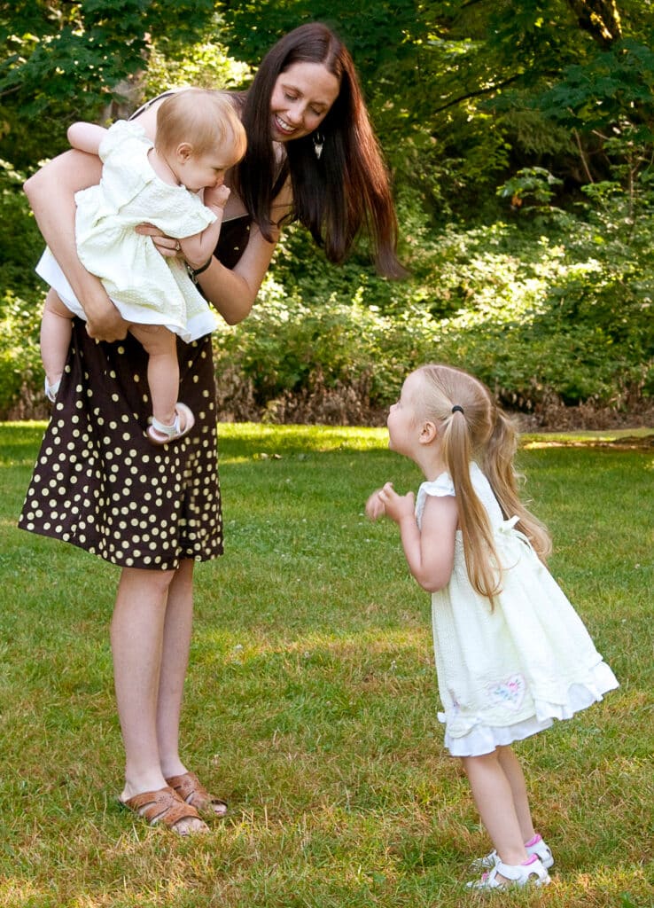 Nicole-Steele-Woodridge-with-daughters