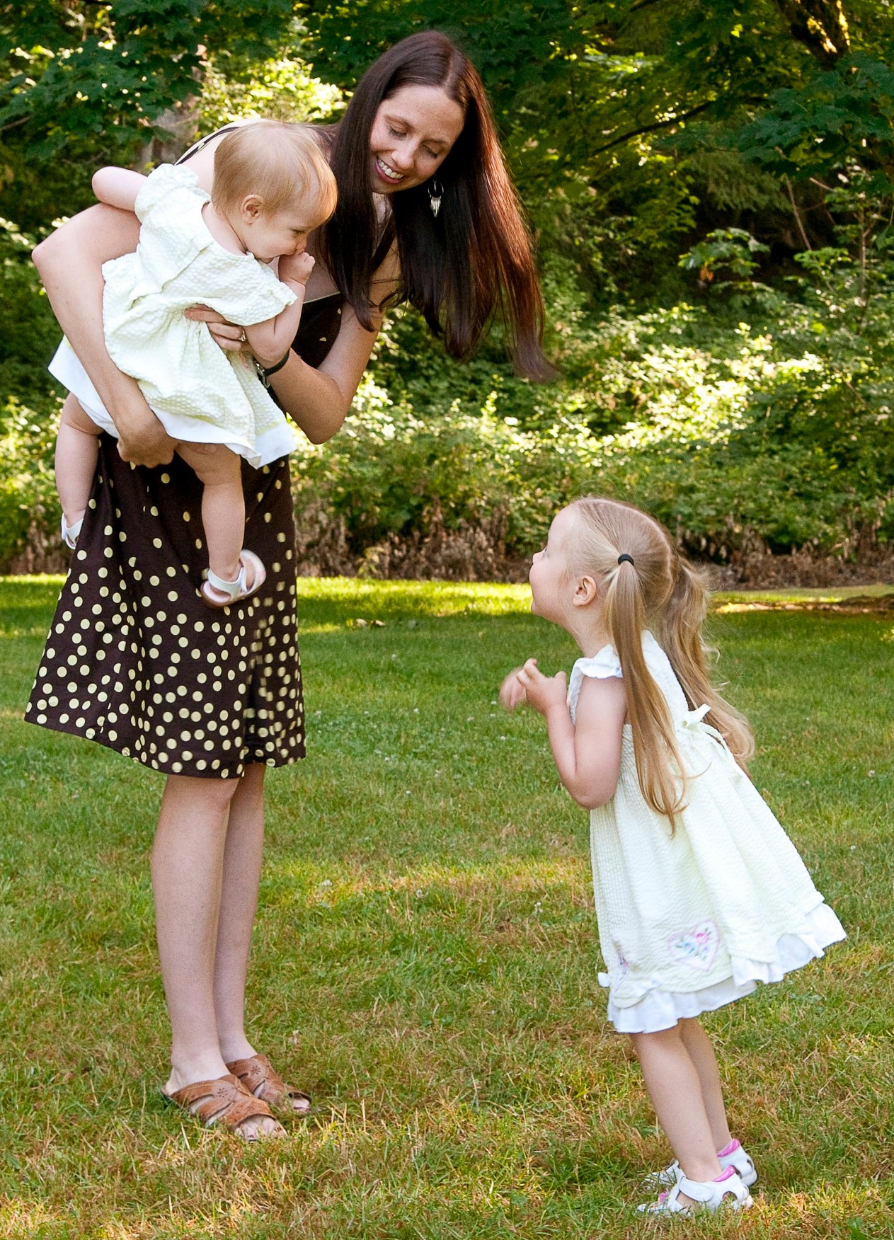 Nicole-Steele-Woodridge-with-daughters