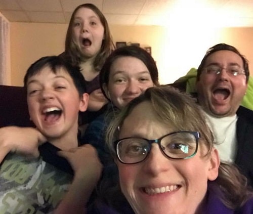 five-people-silly-selfie