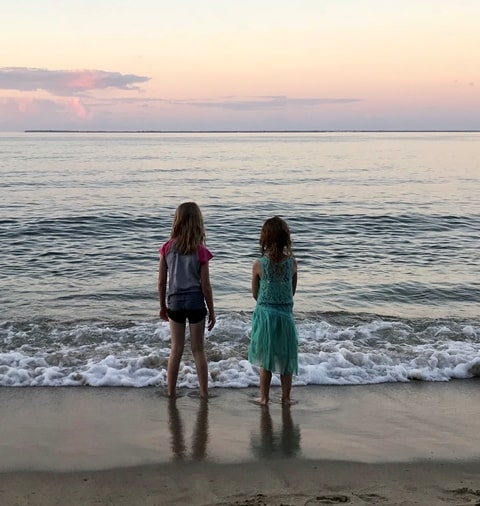 two-small-girls-looking-at-ocean