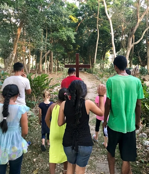 people-jungle-stations-of-the-cross