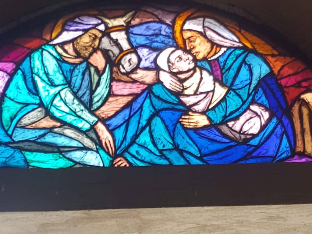 stained-glass-baby-jesus-mary-joseph