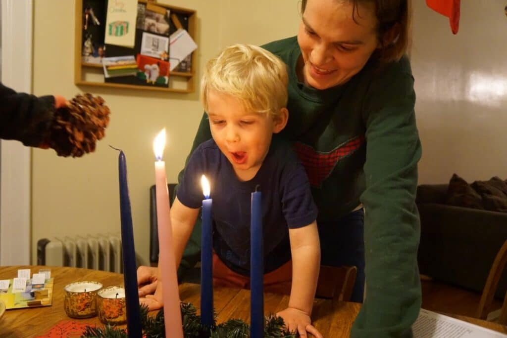 Amy-Nee-Walker-child-lit-advent-wreath-candles