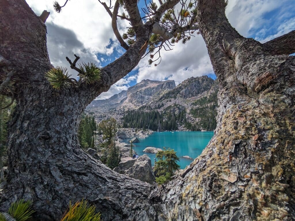 lake haiyaha-rocky mountain national park
